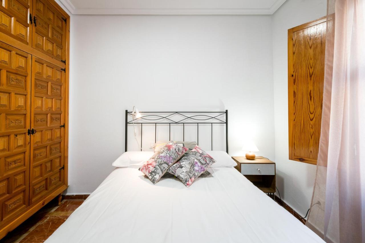 Apartamento Holi-Rent Estrella Sevilla Exterior foto