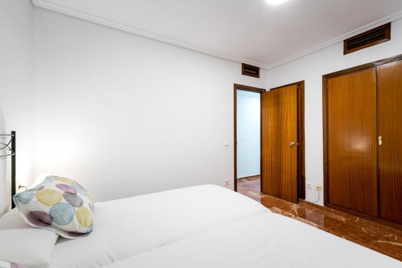 Apartamento Holi-Rent Estrella Sevilla Exterior foto