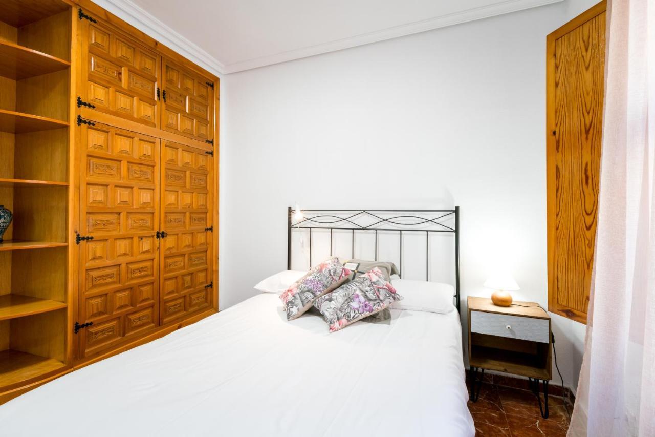 Apartamento Holi-Rent Estrella Sevilla Exterior foto